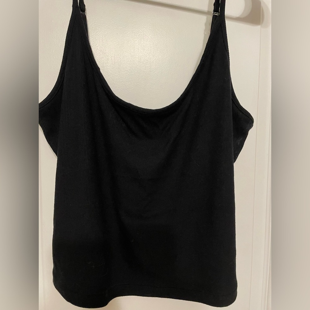 SKIMS Kim Kardashian Black Tank Top! Super cute for any occasion!